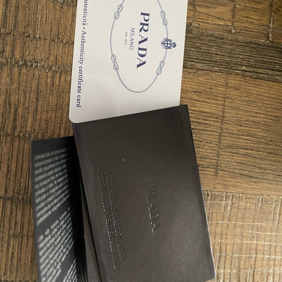 Prada Galleria Saffiano leather large bag. - Picture 1 of 6